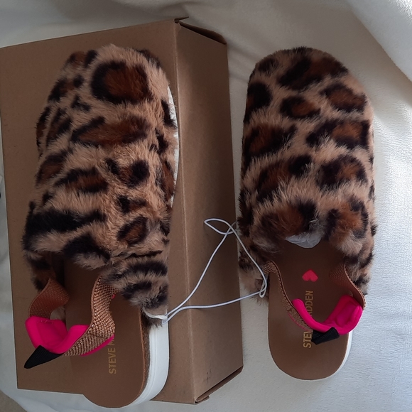 10. Steve Madden leopard print faux fur slingback shoes - Picture 12 of 14